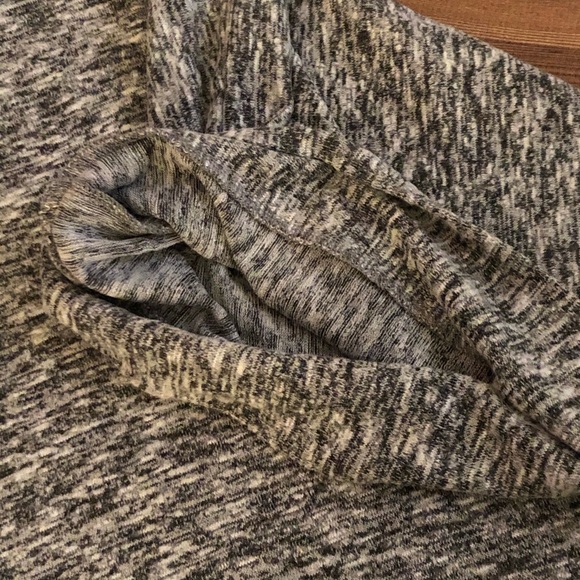 Black and white cape / poncho - Picture 4 of 6